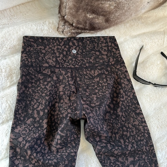 Lululemon Wunder under High rise brown blk grey animal print 28”  leggings 8 - Picture 7 of 14